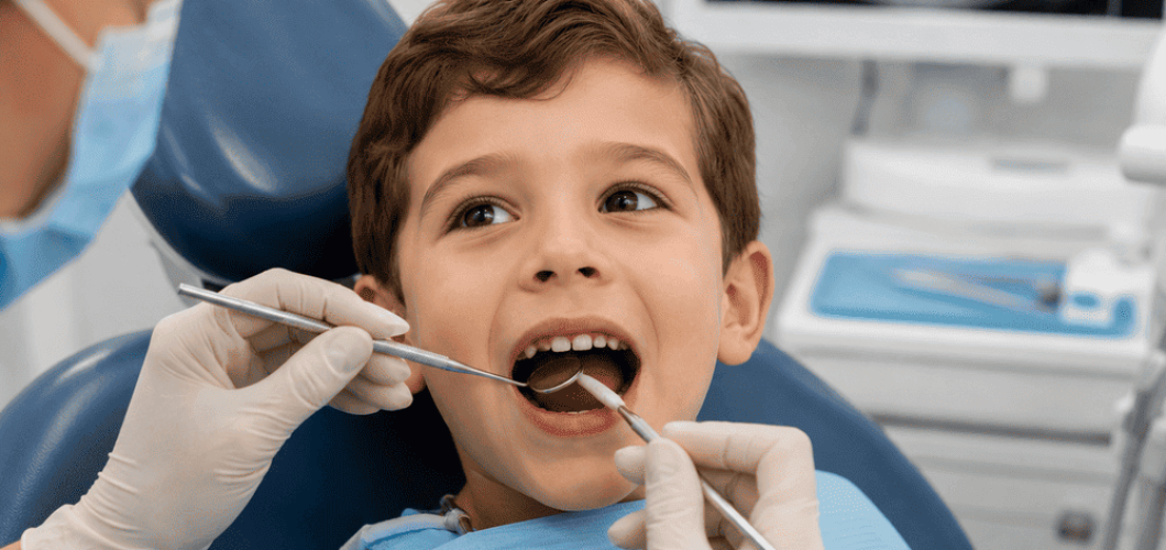 es necesario arreglar caries en dientes de leche