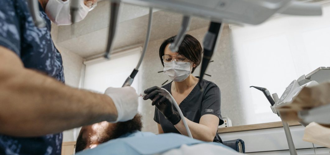 se puede poner ortodoncia con periodontitis